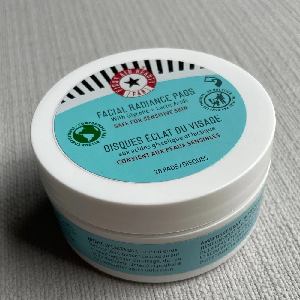 First Aid Beauty Facial Radiance Pads 28 pads